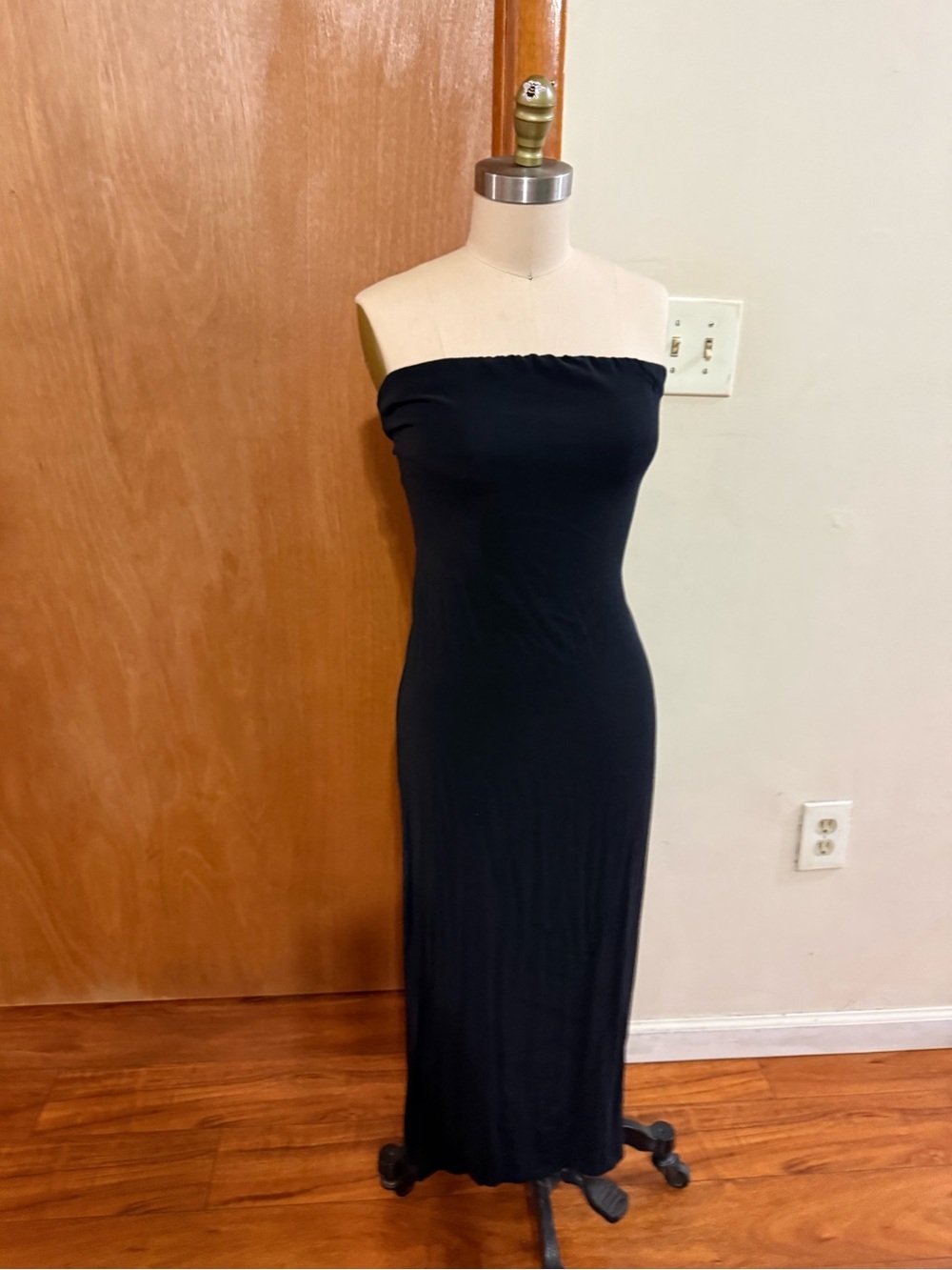 465ANEMOS Strapless Black Maxi Dress - Classic Silhouette
